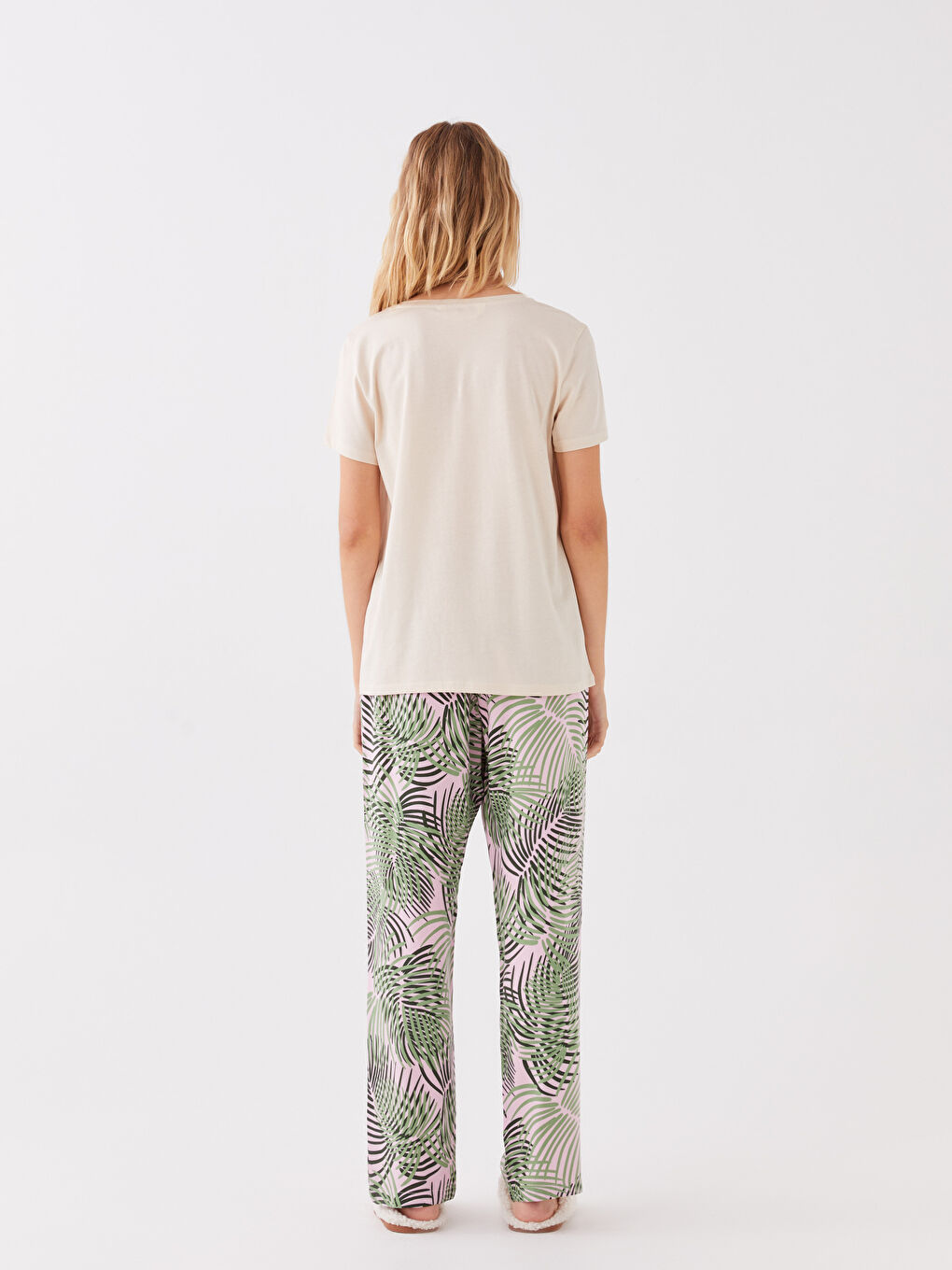 طقم بيجامة كم قصير سادة بياقة دائرية للسيدات-4