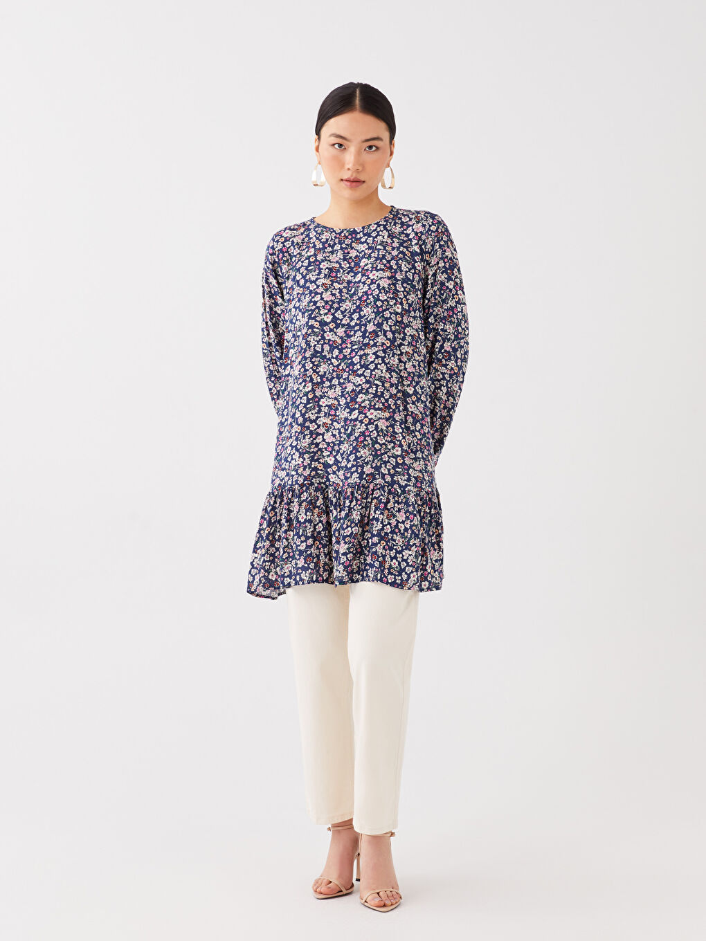 تونيك كم طويل مُزهر بياقة دائرية للسيدات