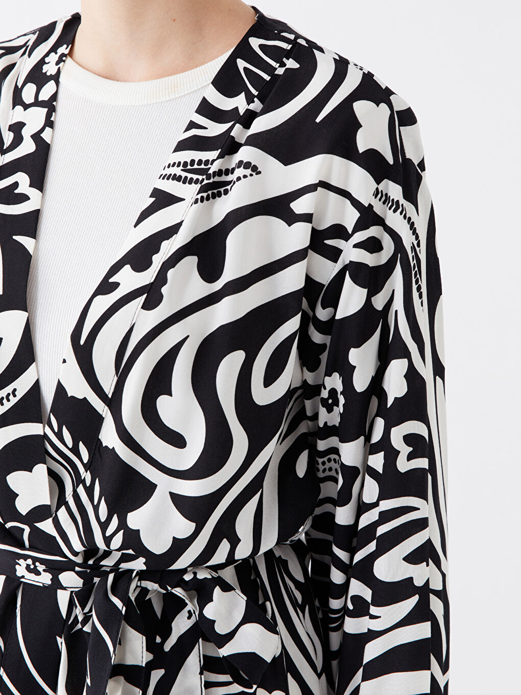 Siyah Şal Yaka Desenli Uzun Kollu Oversize Kadın Kimono-3