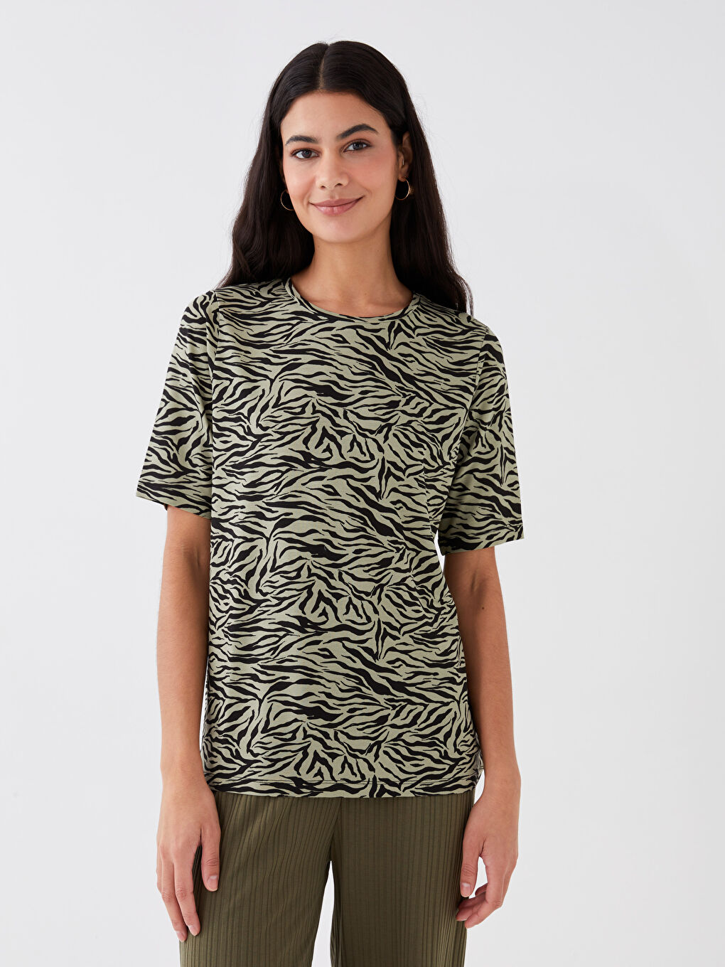 Yeşil Bisiklet Yaka Desenli Kısa Kollu Kadın Tişört