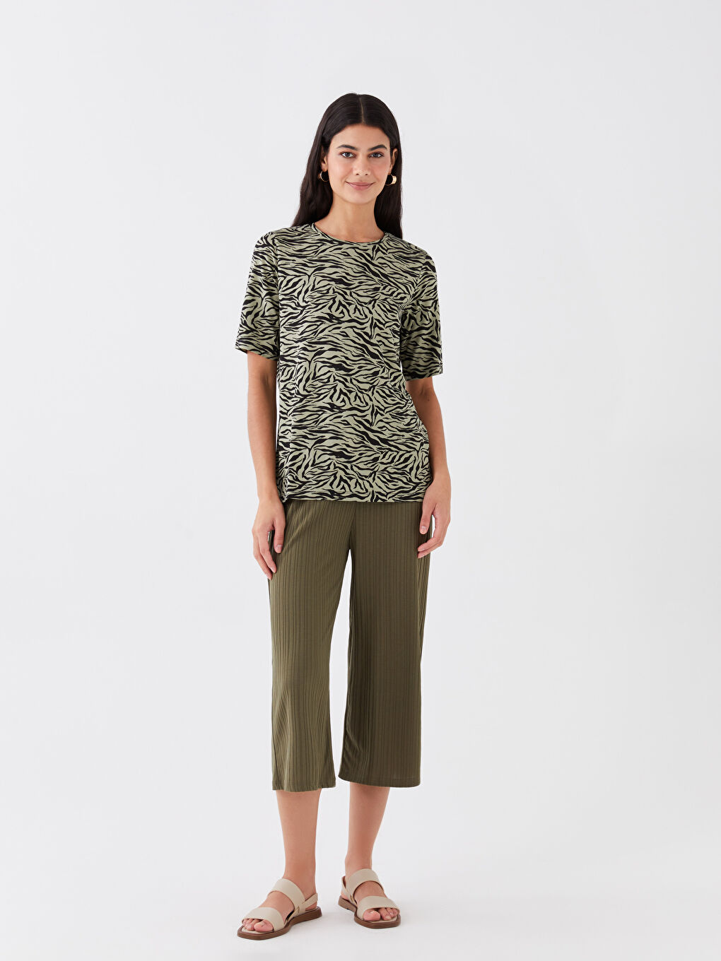 Yeşil Bisiklet Yaka Desenli Kısa Kollu Kadın Tişört-1