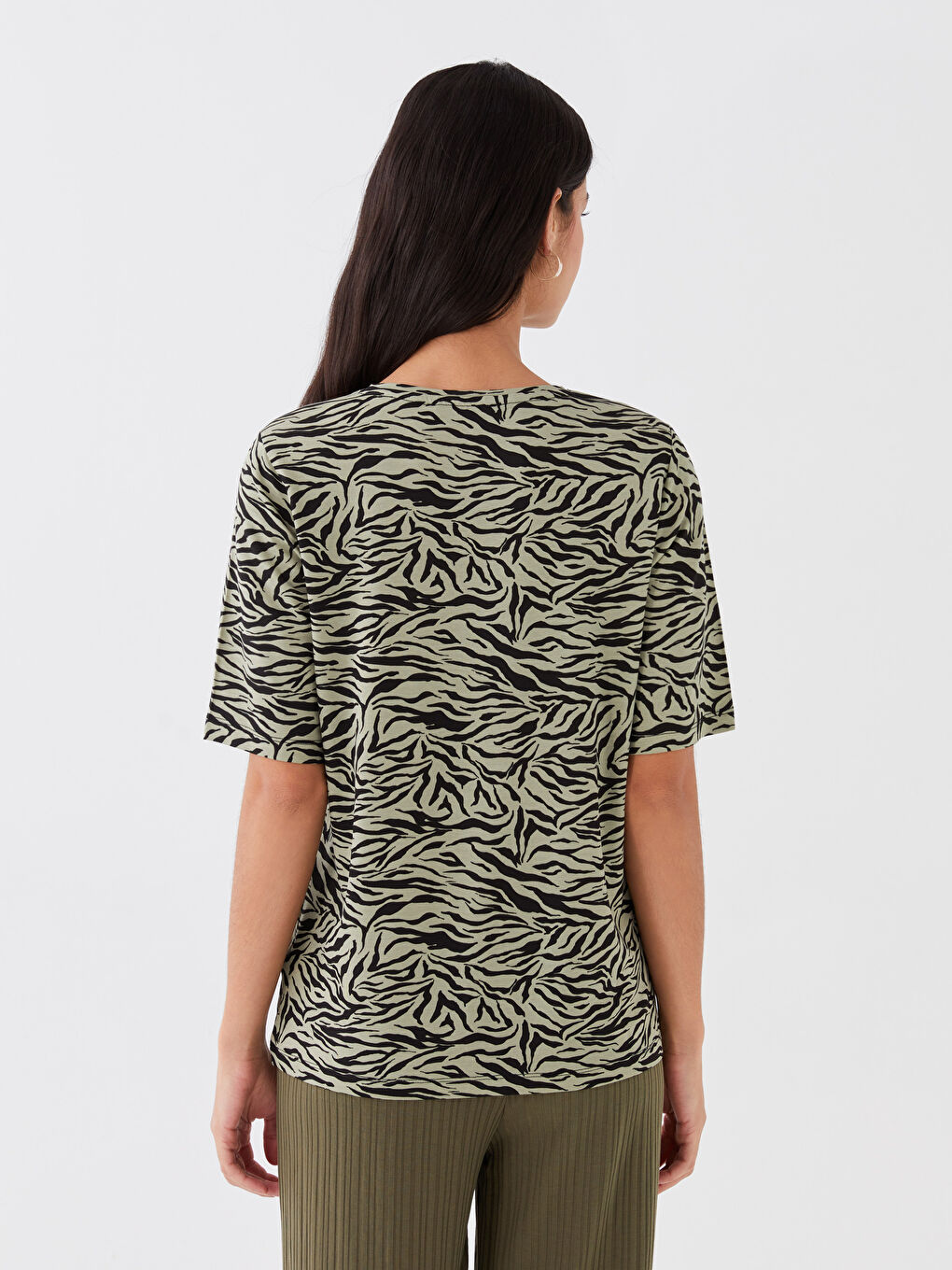 Yeşil Bisiklet Yaka Desenli Kısa Kollu Kadın Tişört-3