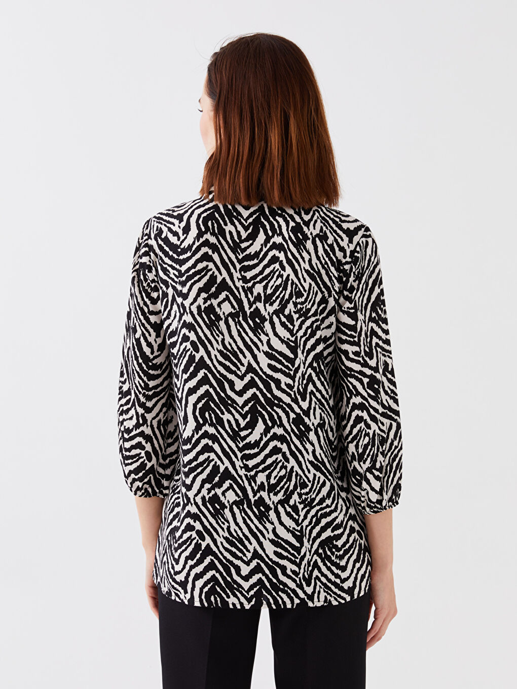 Bej Kaçık Yaka Desenli Kadın Bluz-4