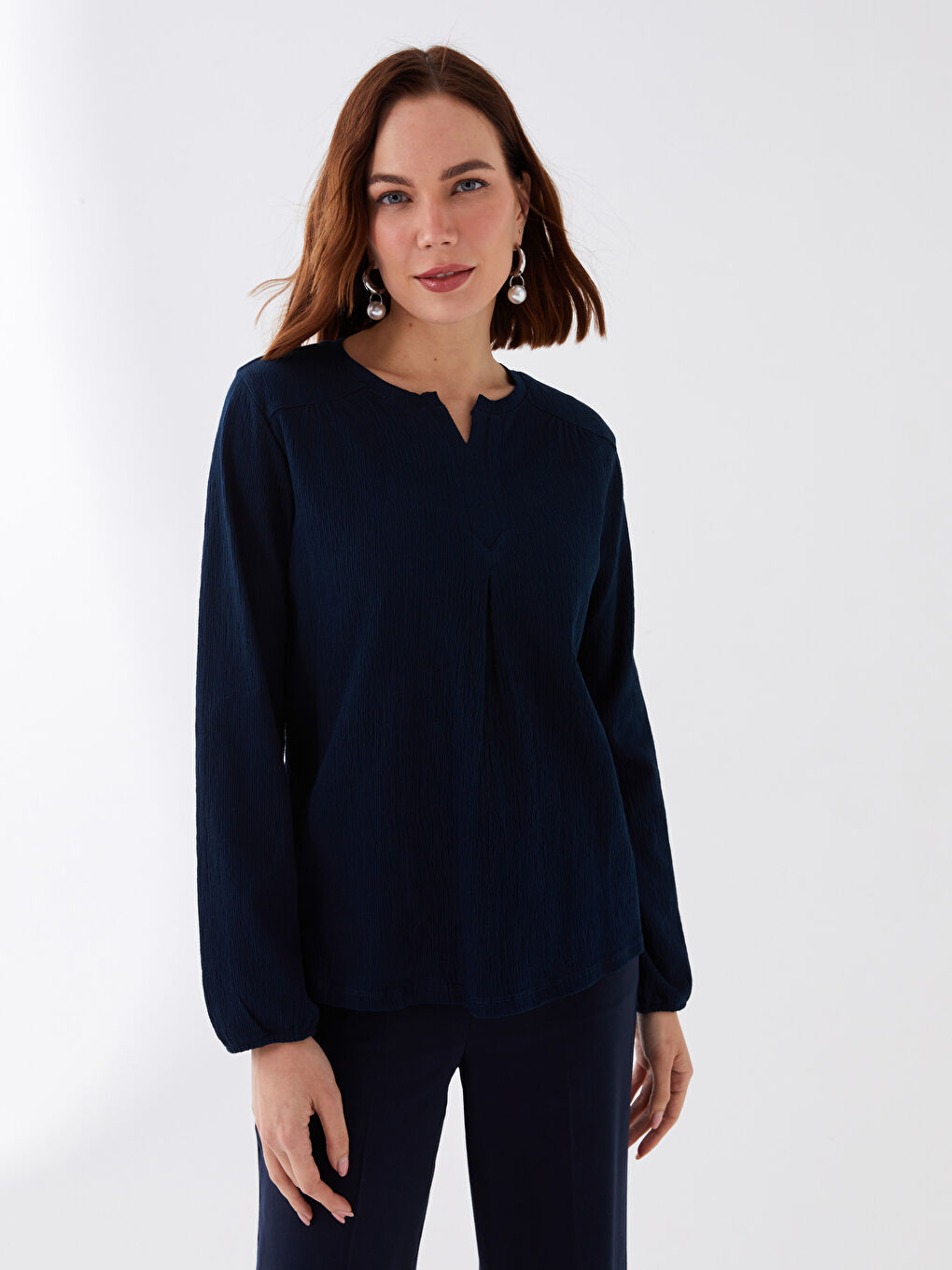Lacivert Kaçık Yaka Düz Uzun Kollu Kadın Bluz