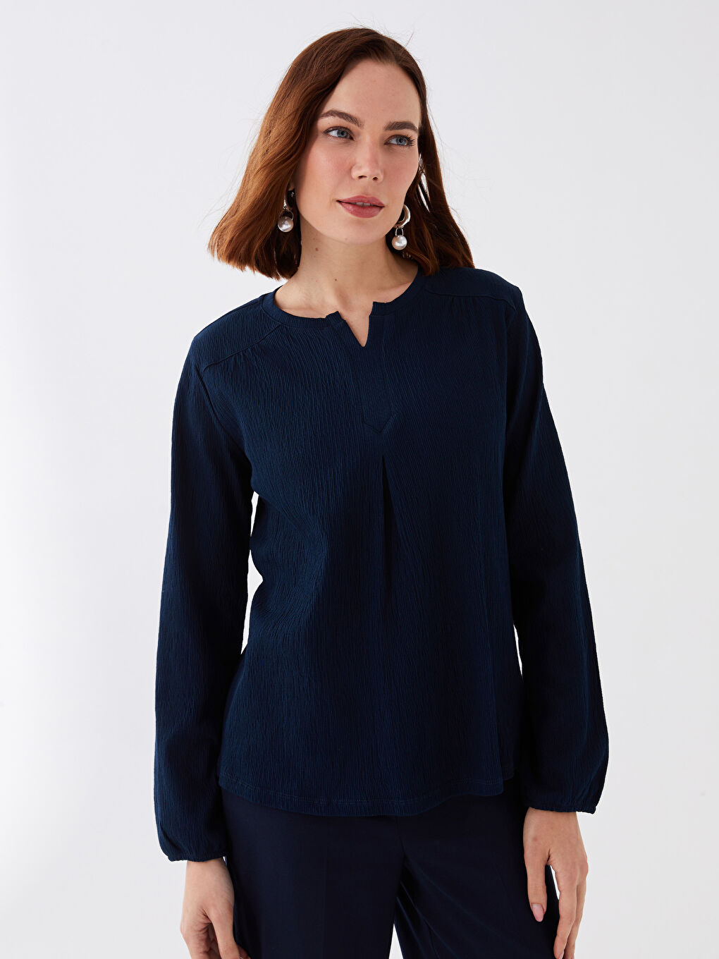 Lacivert Kaçık Yaka Düz Uzun Kollu Kadın Bluz-1
