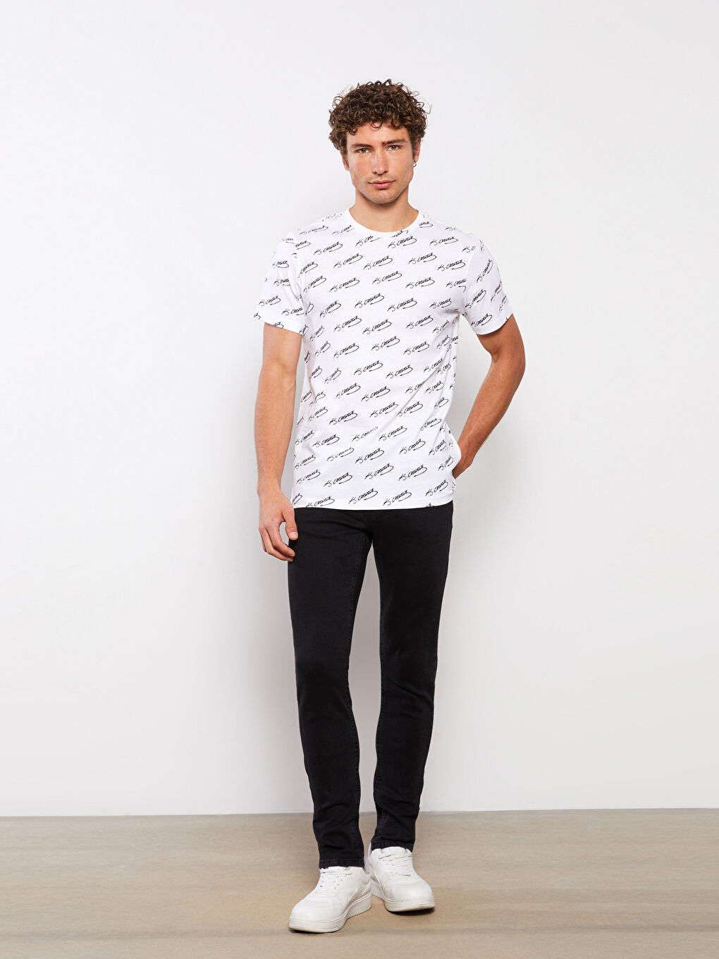 Beyaz Bisiklet Yaka Kısa Kollu Atatürk İmzası Baskılı Erkek Tişört-1