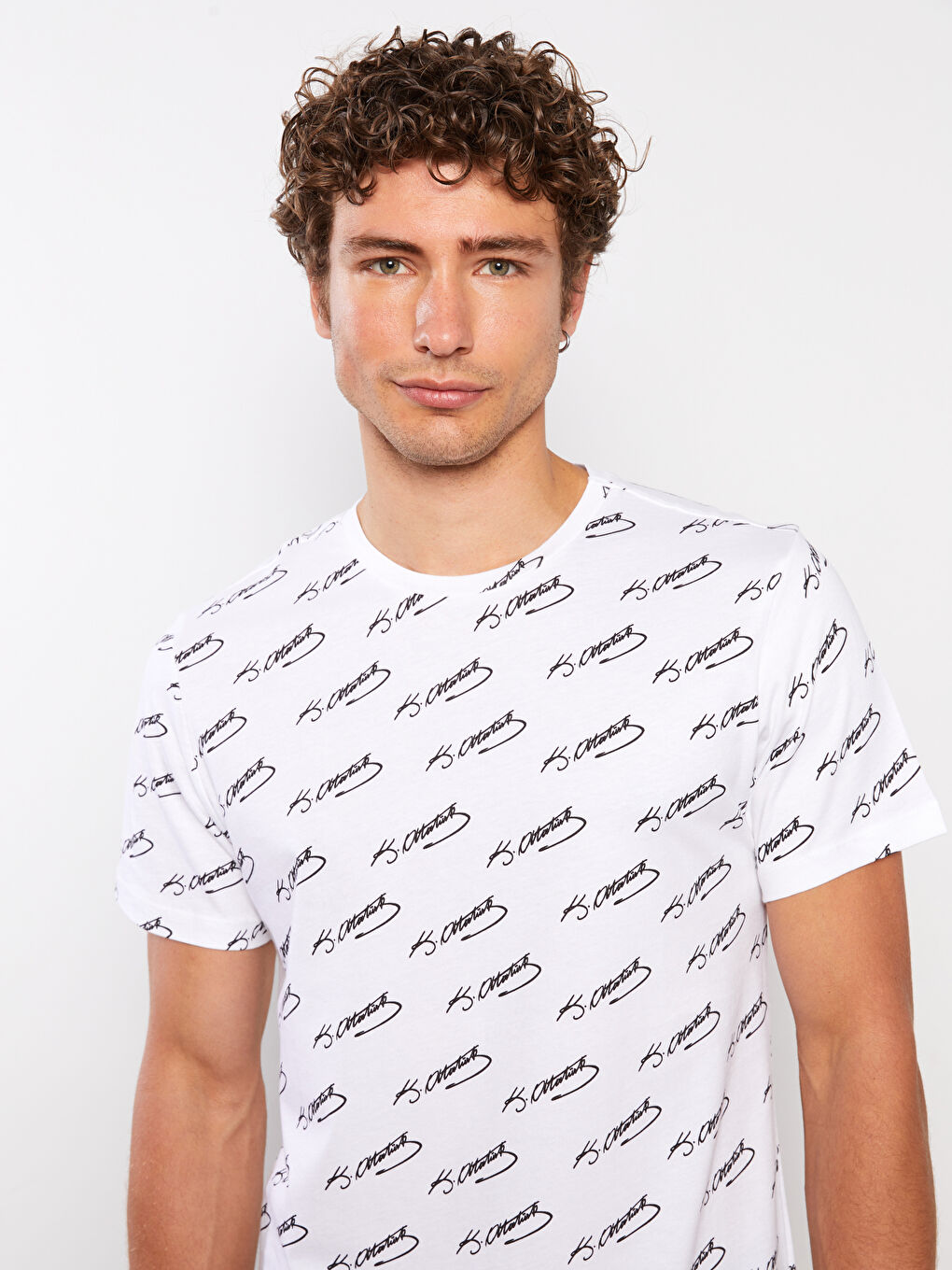 Beyaz Bisiklet Yaka Kısa Kollu Atatürk İmzası Baskılı Erkek Tişört-2