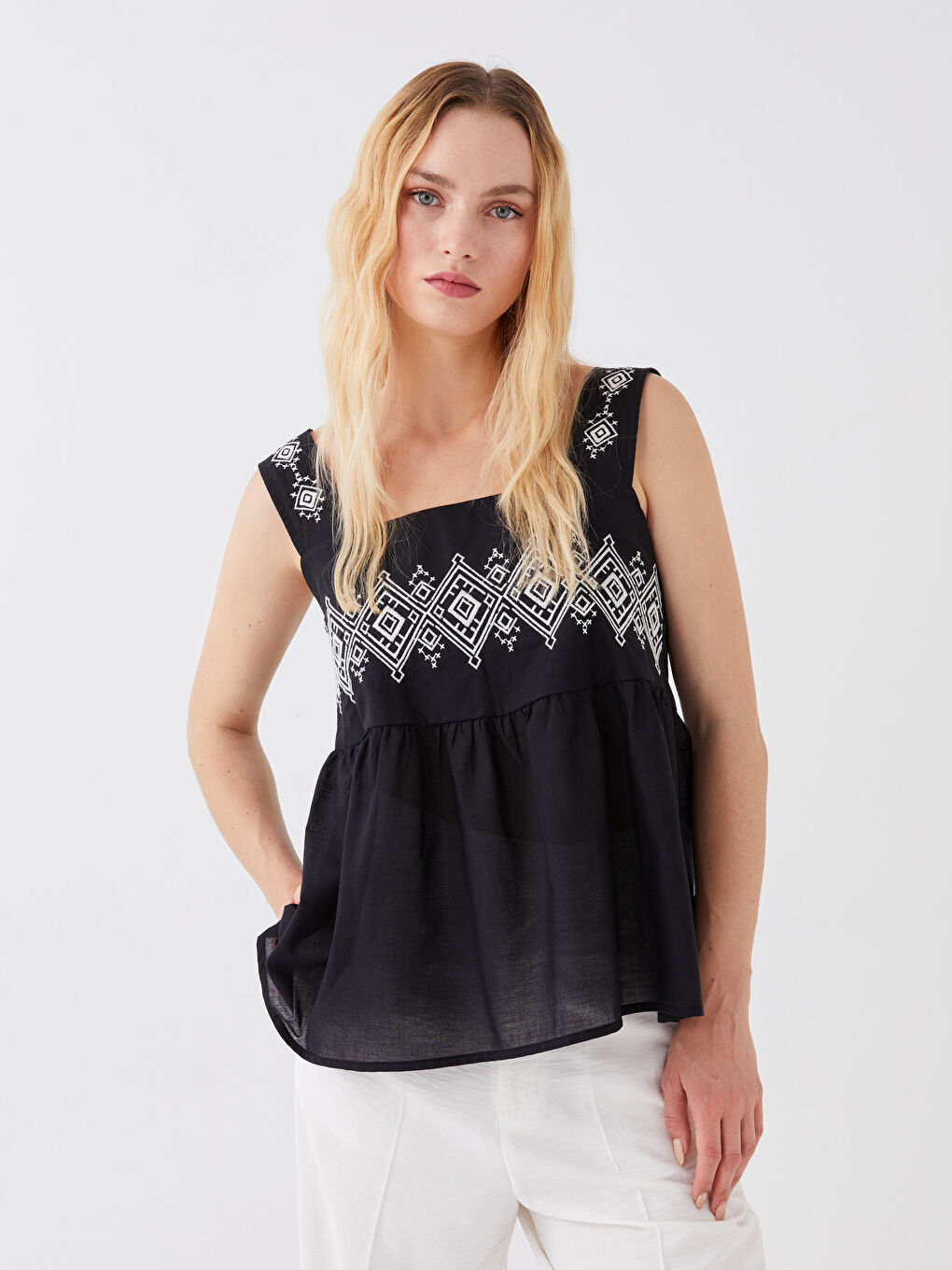 LCWAIKIKI Classic Square Neck Embroidered Women's Tank Top -S3IP02Z8-CVL