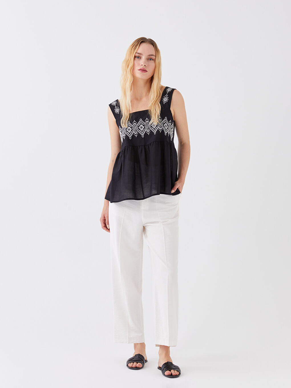 LCWAIKIKI Classic Square Neck Embroidered Women's Tank Top -S3IP02Z8-CVL
