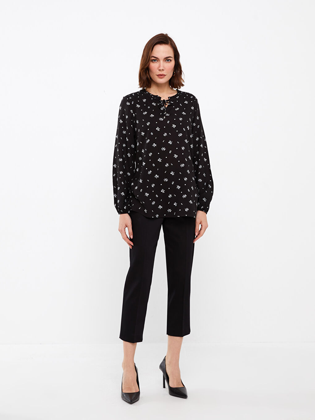 بلوزة نسائية بوبلين كم طويل مطبوع بياقة مربوطة-2