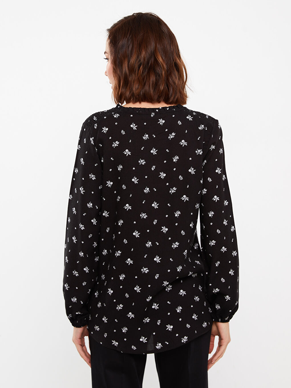 بلوزة نسائية بوبلين كم طويل مطبوع بياقة مربوطة-4