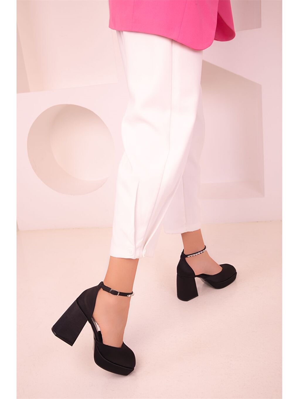 Siyah Deri Görünümlü Kadın Topuklu Ayakkabı-3