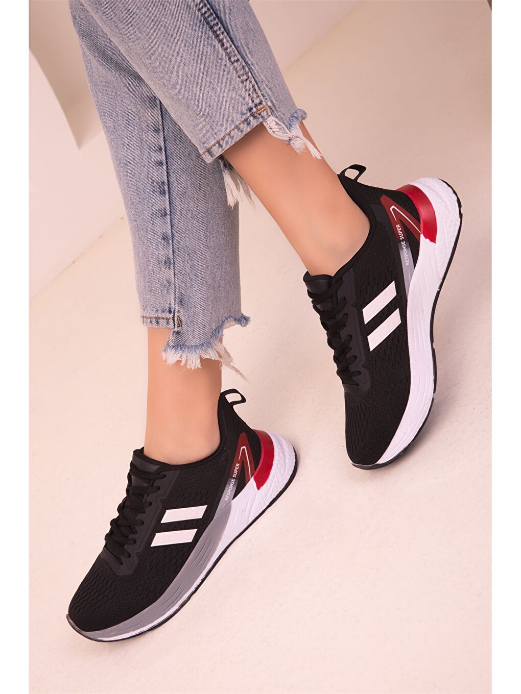 Siyah Bağcıklı Kadın Spor Ayakkabı-1