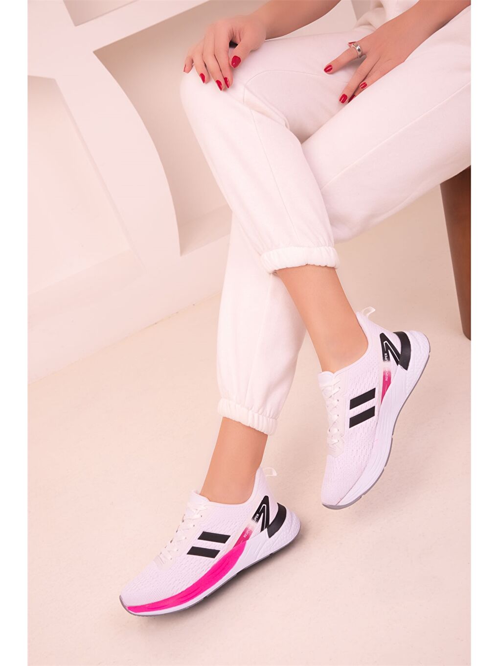 Beyaz Bağcıklı Kadın Spor Ayakkabı-1