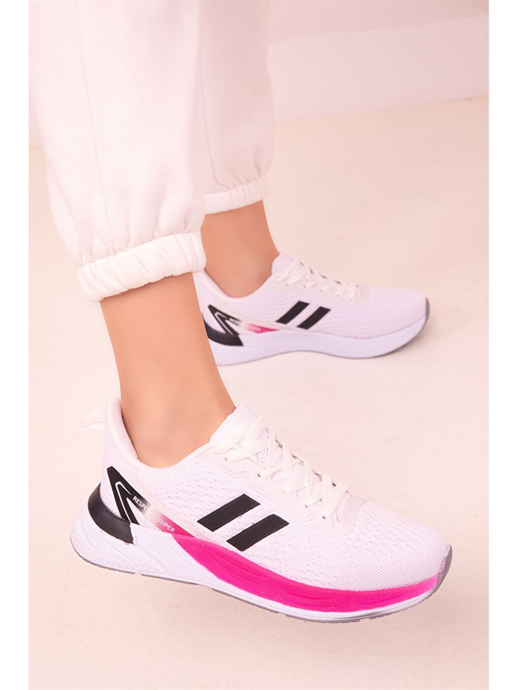 Beyaz Bağcıklı Kadın Spor Ayakkabı-3