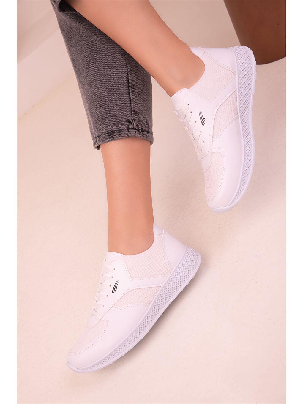 Beyaz Bağcıklı Kadın Spor Ayakkabı-1