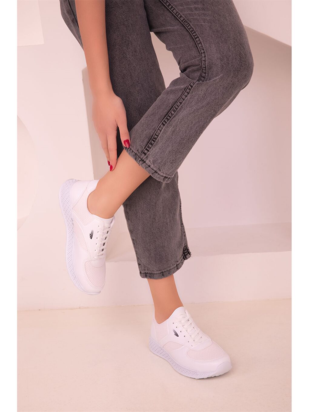 Beyaz Bağcıklı Kadın Spor Ayakkabı-3