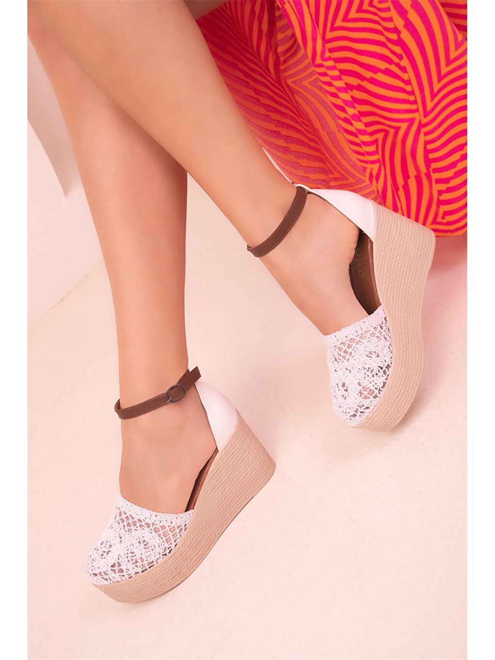 Beyaz Kadın Dolgu Topuklu Ayakkabı