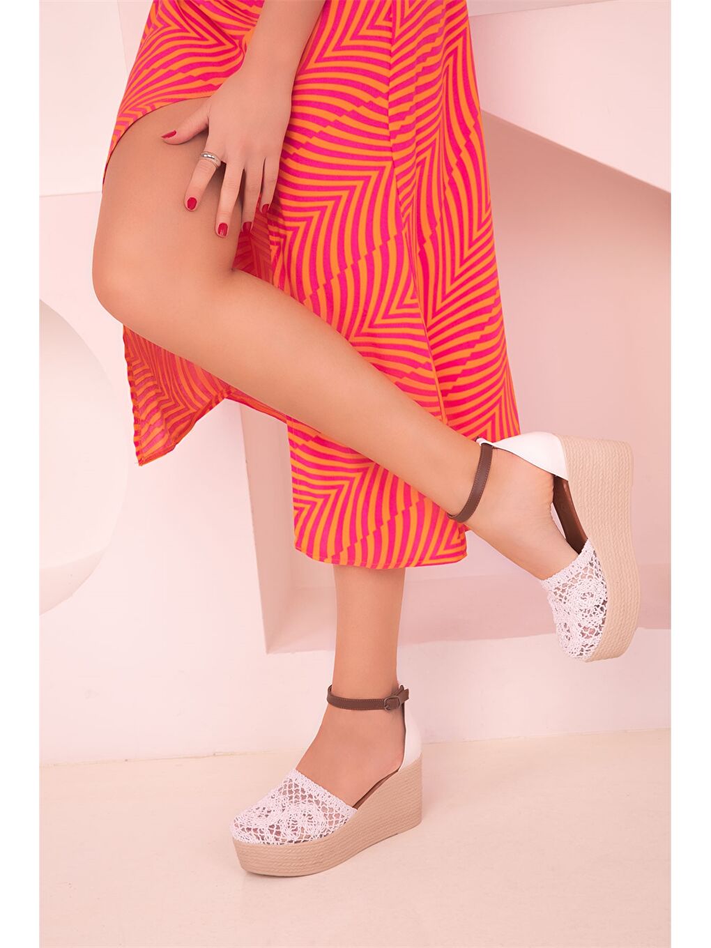 Beyaz Kadın Dolgu Topuklu Ayakkabı-1