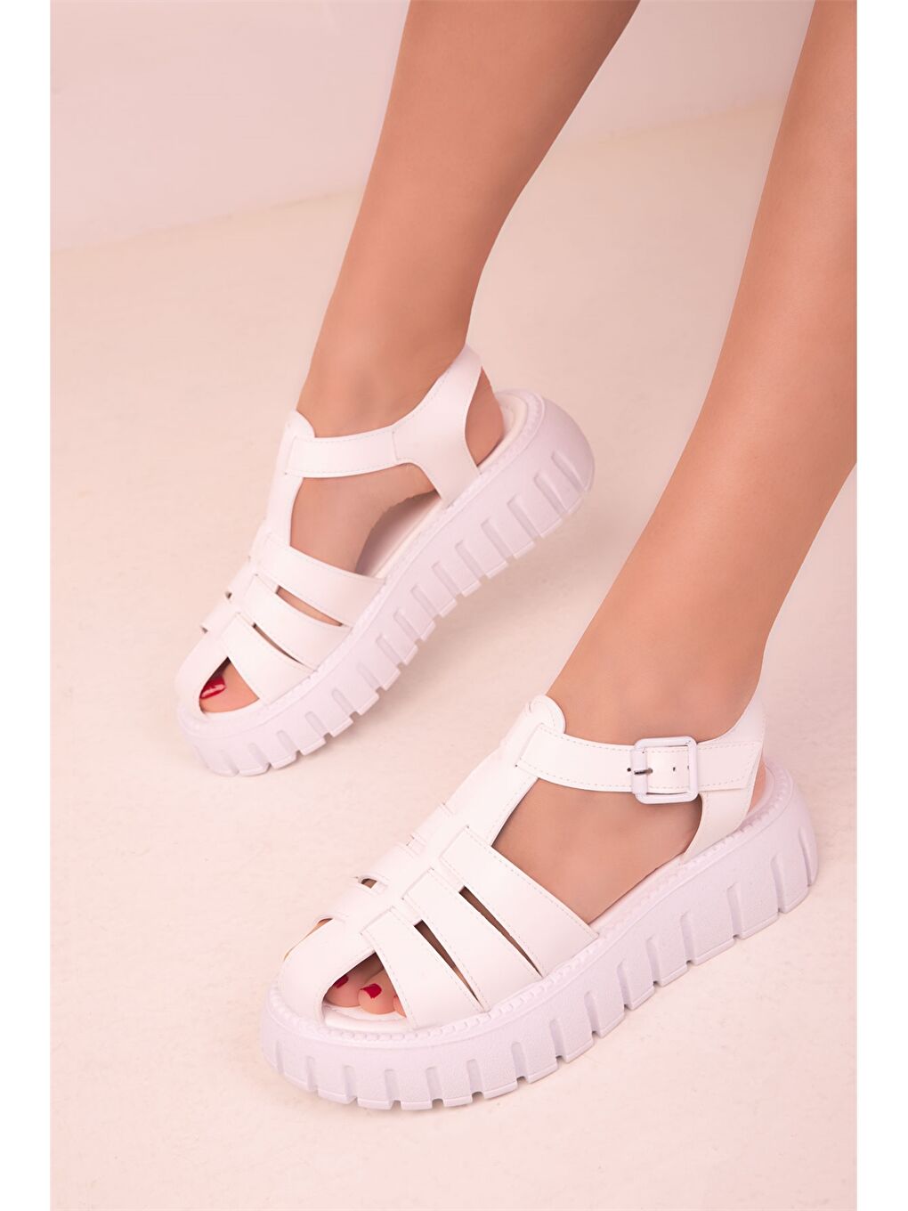 Beyaz Deri Görünümlü Kalın Taban Kadın Sandalet-2