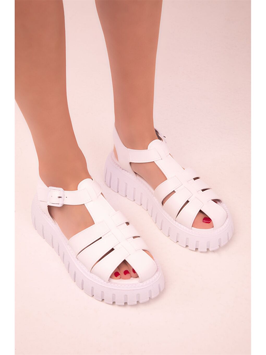 Beyaz Deri Görünümlü Kalın Taban Kadın Sandalet-3