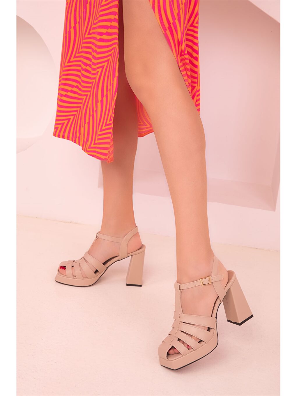 Bej Deri Görünümlü Kadın Topuklu Ayakkabı-1