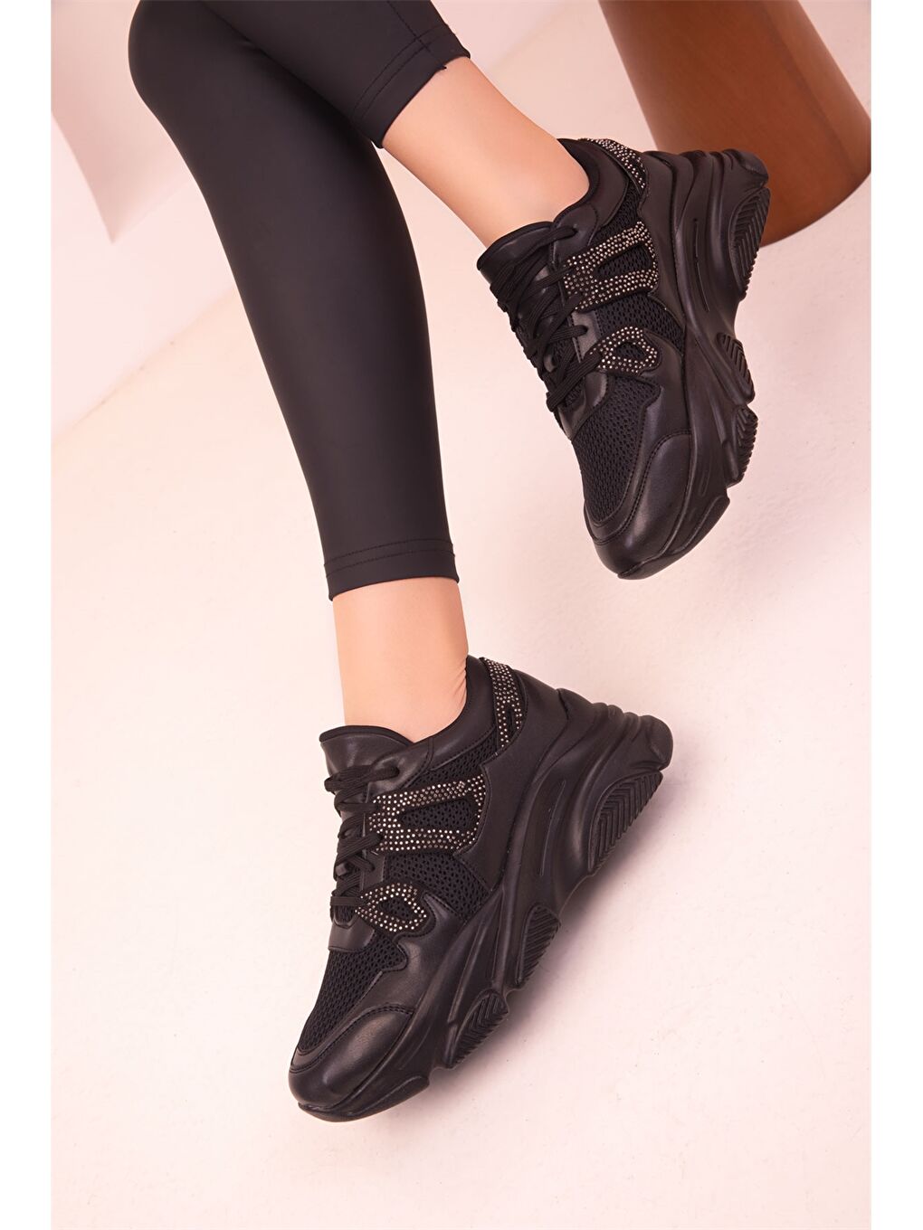 Siyah Bağcıklı Kalın Taban Kadın Aktif Spor Ayakkabı-2