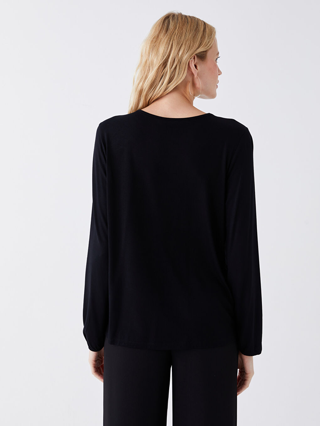 Siyah Bağlamalı Yaka Nakışlı Uzun Kollu Kadın Bluz-4