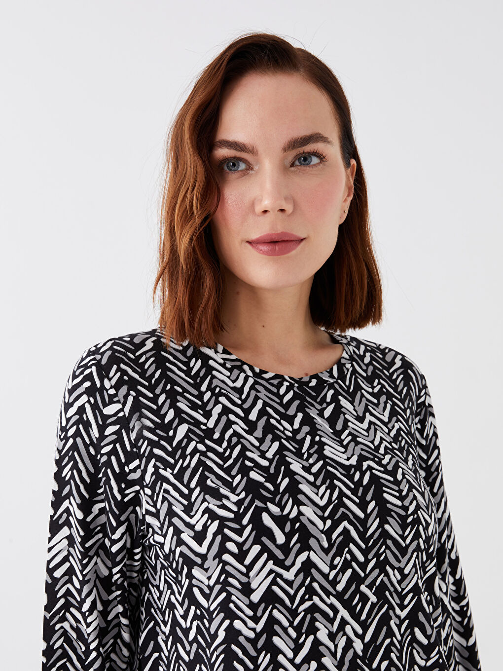 Siyah Bisiklet Yaka Desenli Uzun Kollu Kadın Bluz-2