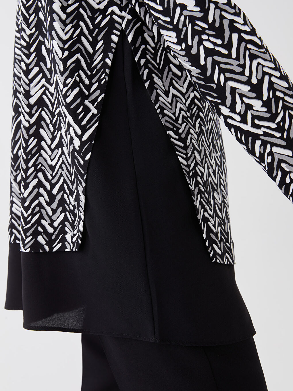 Siyah Bisiklet Yaka Desenli Uzun Kollu Kadın Bluz-3