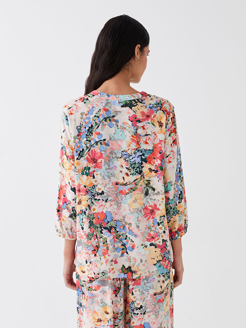Mercan Bağlamalı Yaka Çiçekli Kadın Bluz-4