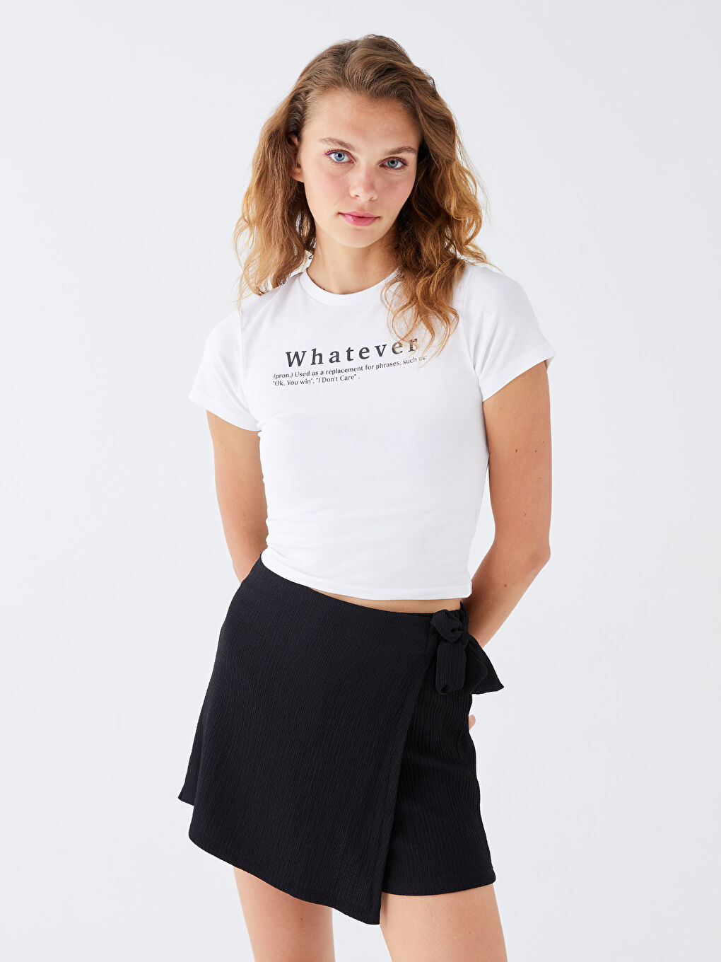 Beyaz Bisiklet Yaka Baskılı Kısa Kollu Kadın Crop