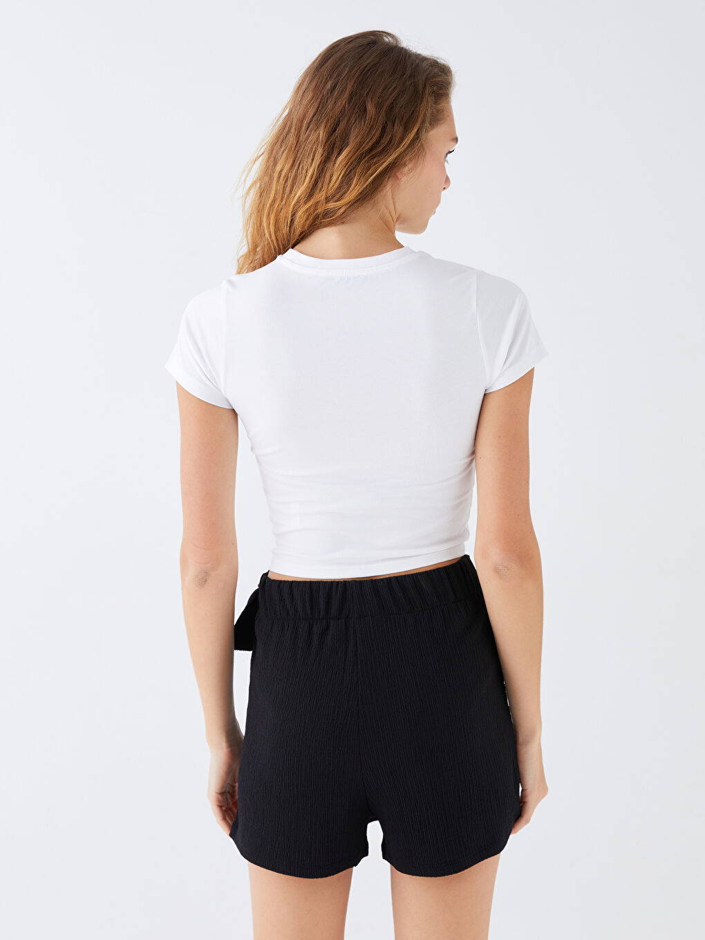 Beyaz Bisiklet Yaka Baskılı Kısa Kollu Kadın Crop-4