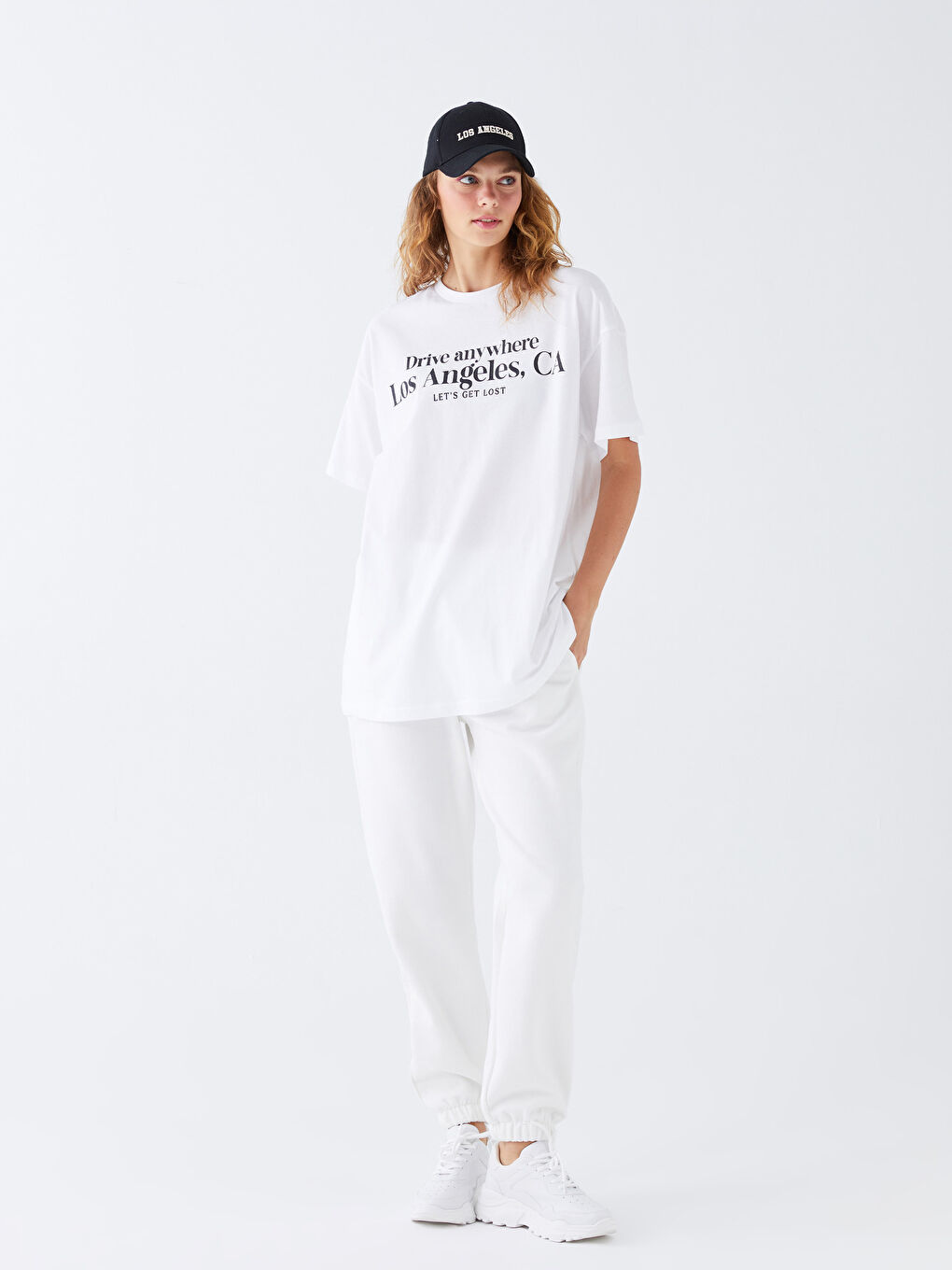 Beyaz Bisiklet Yaka Baskılı Kısa Kollu Kadın Tişört-2