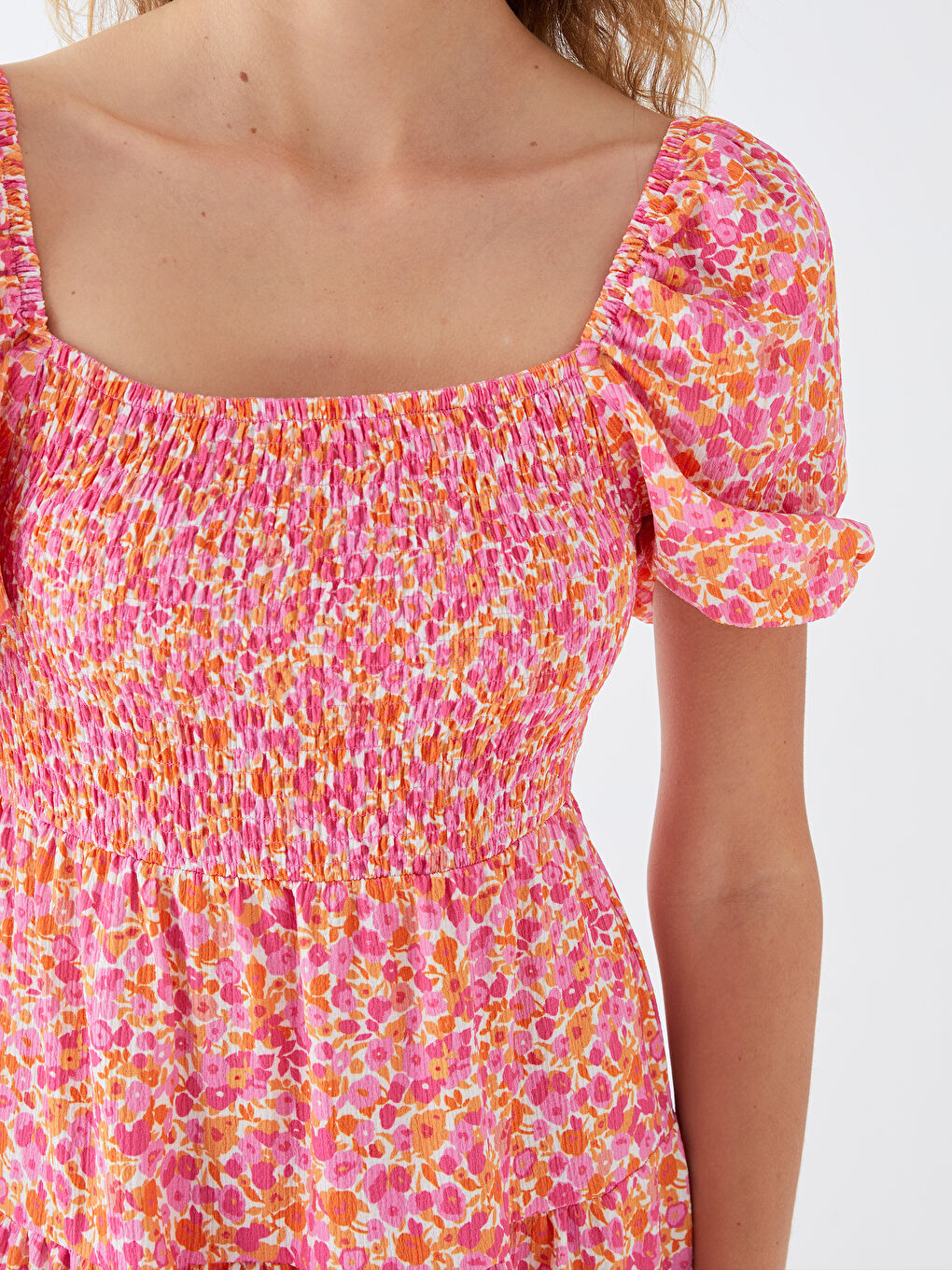 Pembe Kare Yaka Çiçekli Kısa Kollu Kadın Elbise-3