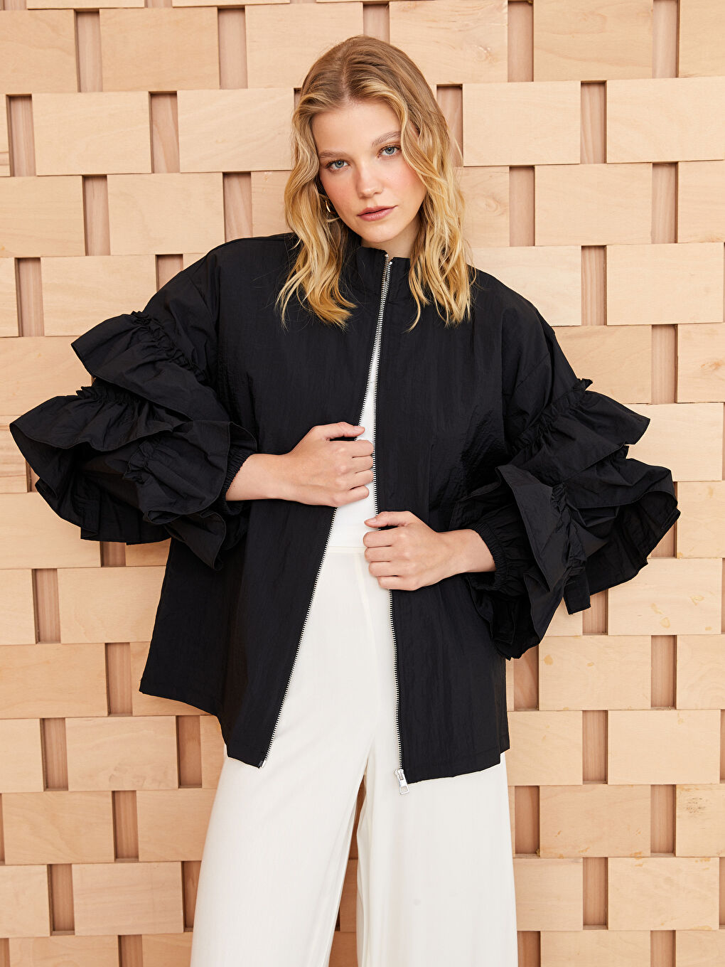 Siyah Dik Yaka Fırfır Detaylı Uzun Kollu Oversize Kadın Tunik
