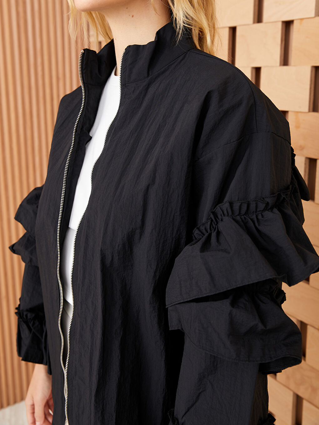 Siyah Dik Yaka Fırfır Detaylı Uzun Kollu Oversize Kadın Tunik-4