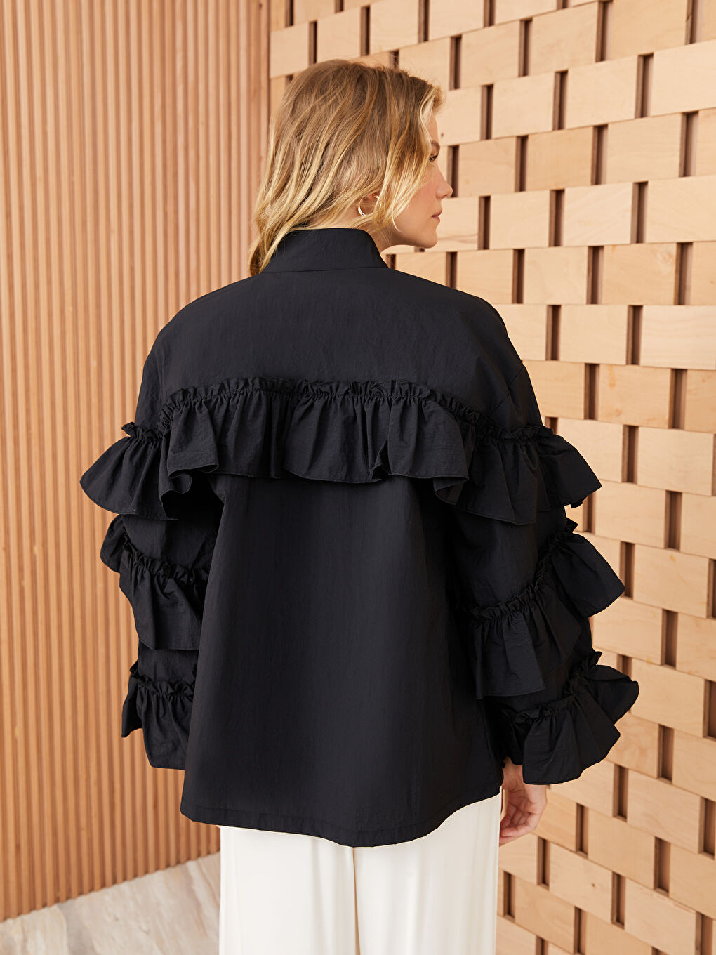 Siyah Dik Yaka Fırfır Detaylı Uzun Kollu Oversize Kadın Tunik-5