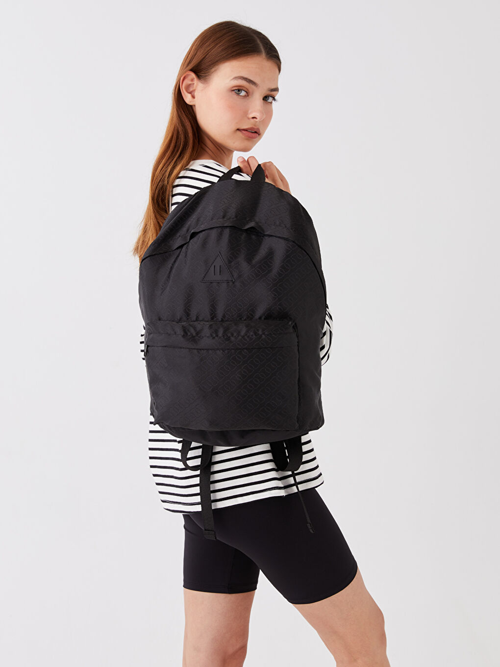 Siyah Etiket Baskılı Kadın Sırt Çantası-2