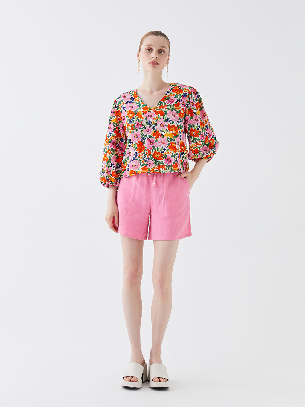 V-ს ფორმის დეკოლტე ყვავილოვანი ლინენის ნაზავი ქალებისთვის ბლუზი-2