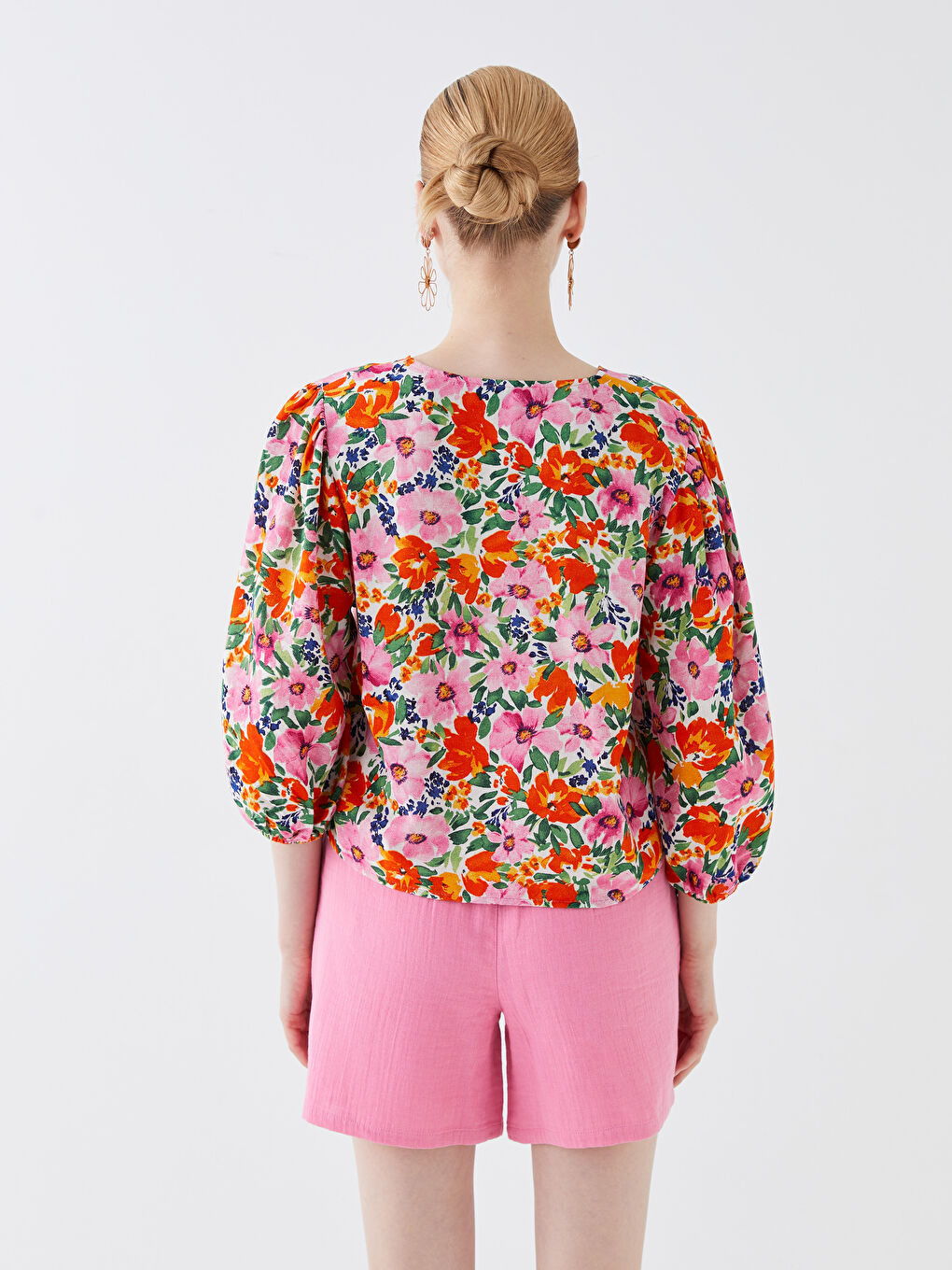 V-ს ფორმის დეკოლტე ყვავილოვანი ლინენის ნაზავი ქალებისთვის ბლუზი-4