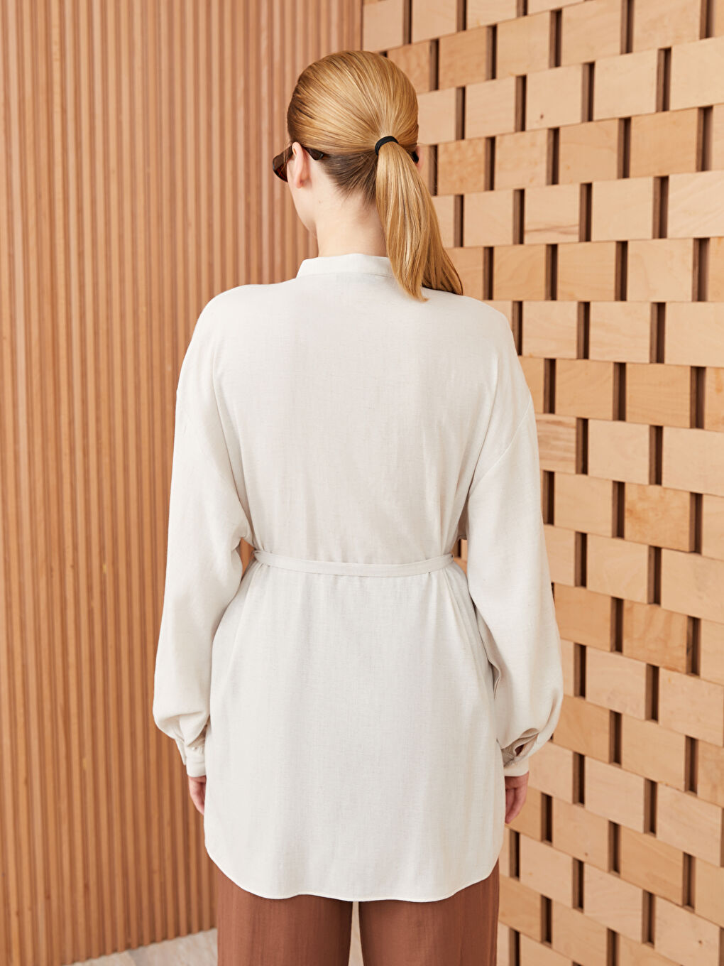 Bej Hakim Yaka Düz Uzun Kollu Keten Karışımlı Kadın Tunik-4