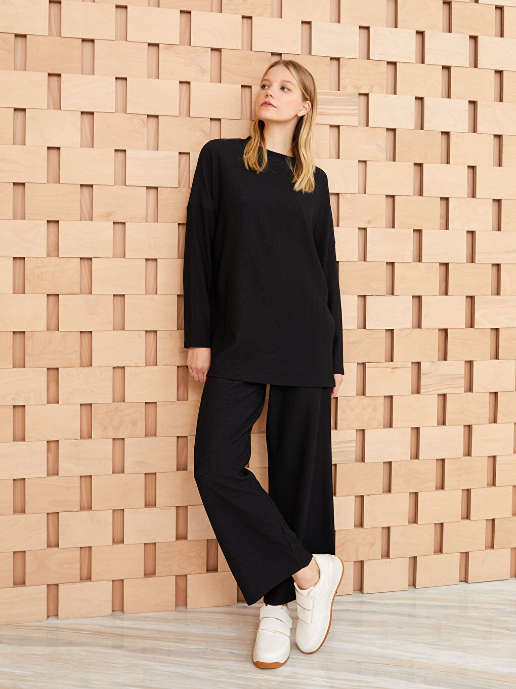 Siyah Bisiklet Yaka Düz Uzun Kollu Kadın Tunik-1