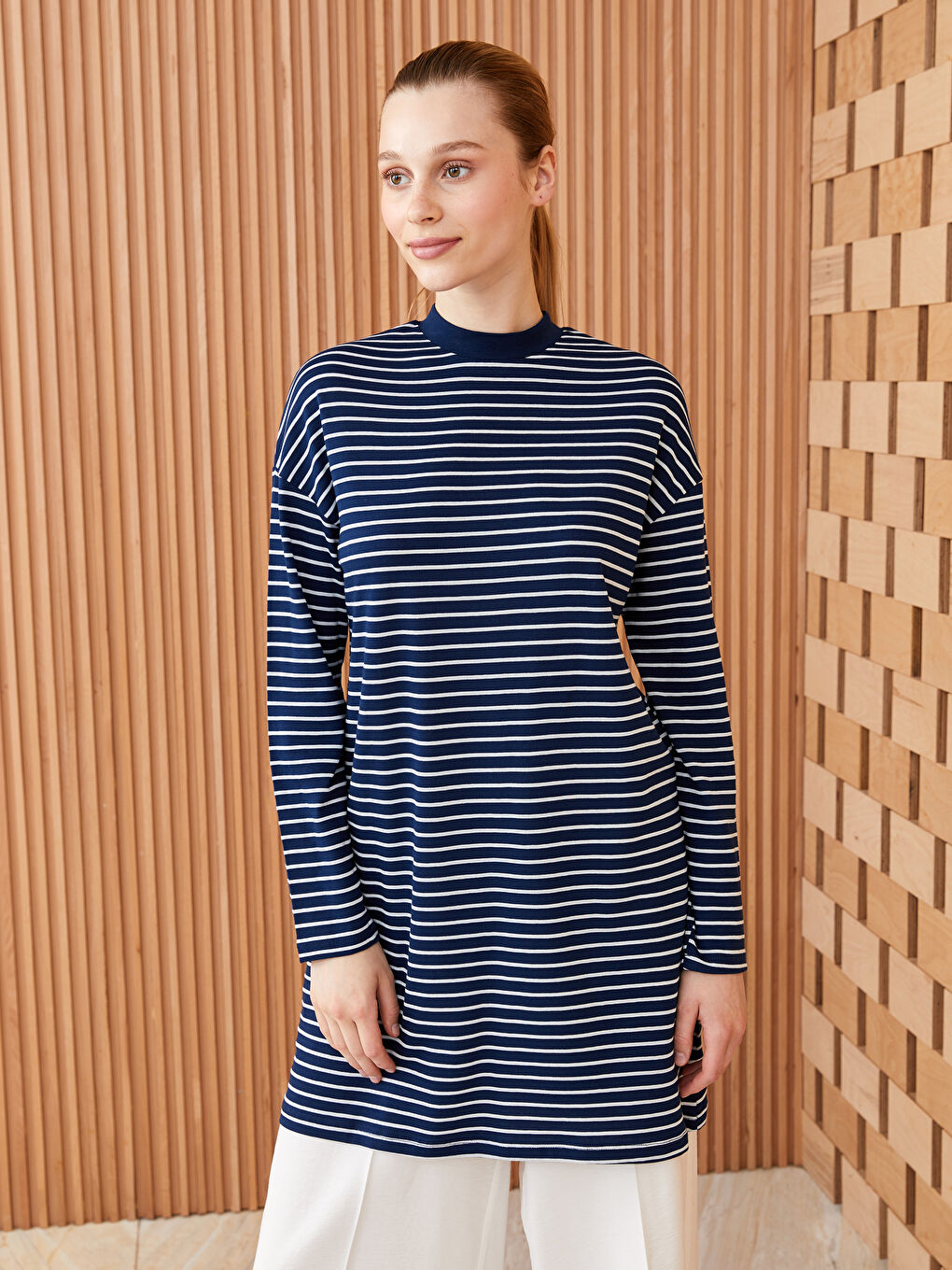 Tunique en Sweatshirt à Rayures à Manches Longues pour Femmes avec Col Cheminée