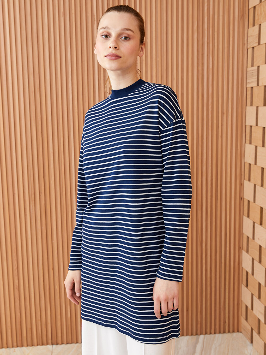 Tunique en Sweatshirt à Rayures à Manches Longues pour Femmes avec Col Cheminée-1