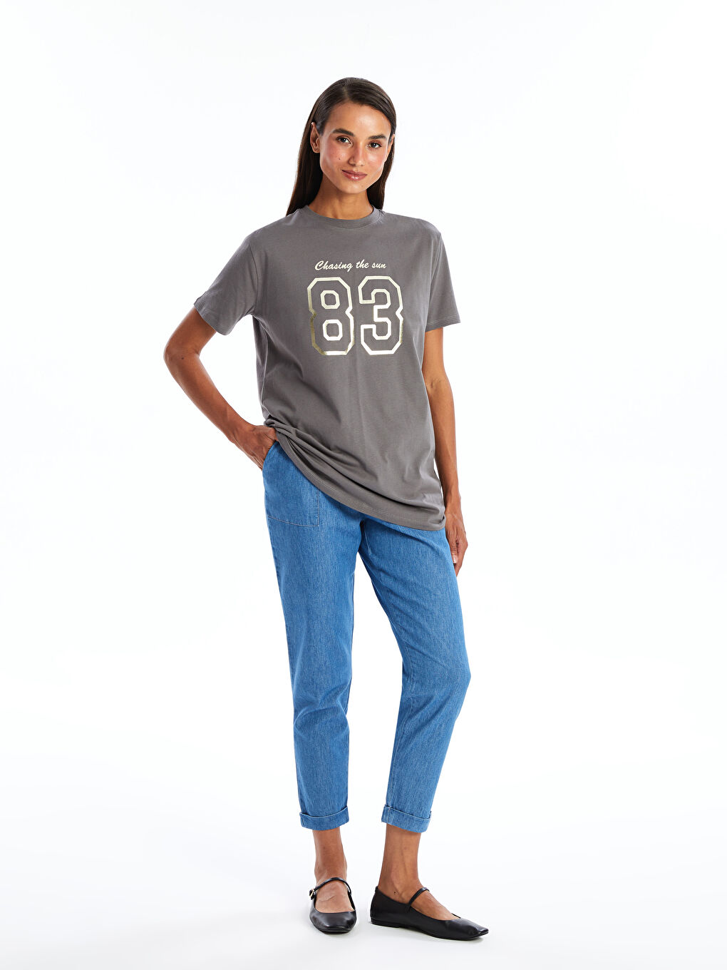 جينز بخصر مرن وقصة مستقيمة للسيدات