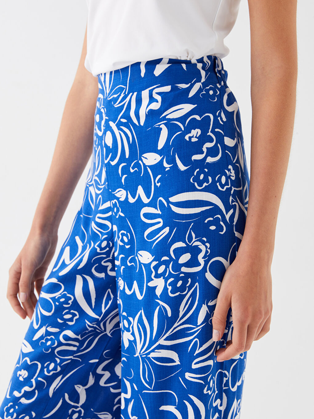 Elasticated Waist Relaxed Fit Women's Trousers-3