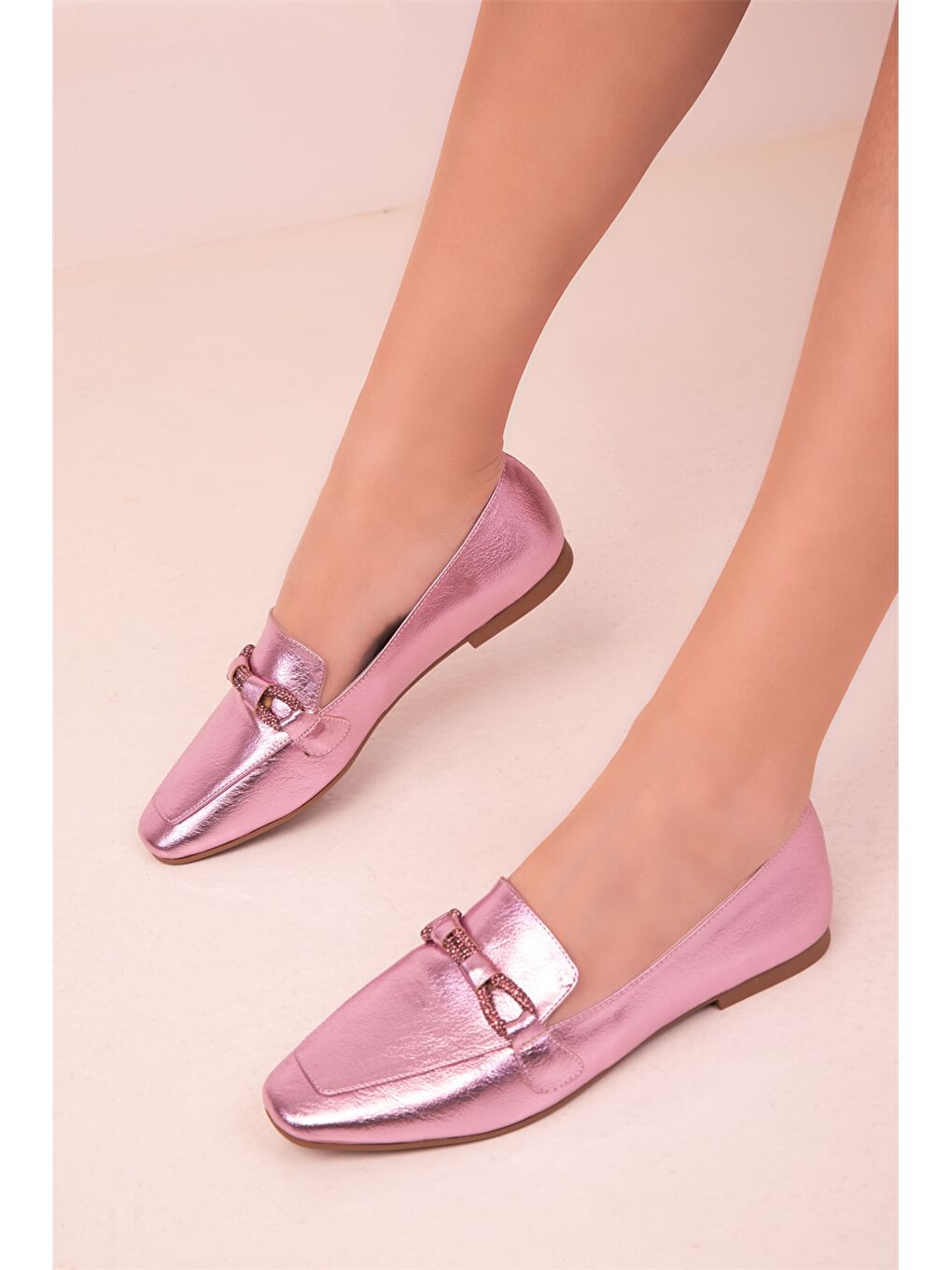 Lila Deri Görünümlü Aplike Detaylı Kadın Babet-2