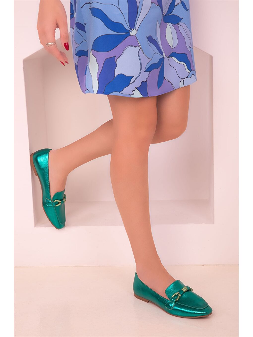 Yeşil Deri Görünümlü Aplike Detaylı Kadın Babet