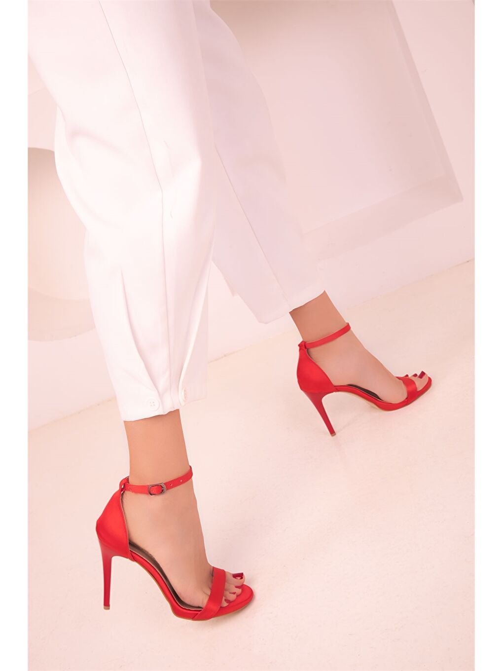 Kırmızı Deri Görünümlü Kadın Topuklu Ayakkabı-1